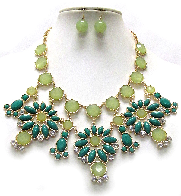 CRYSTAL AND ACRYLIC FLOWER DECO DROP NECKLACE EARRING SET