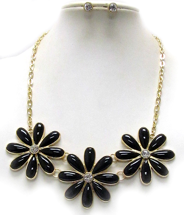CRYSTAL CENTER AND EPOXY DECO TRIPLE FLOWER LINK NECKLACE EARRING SET