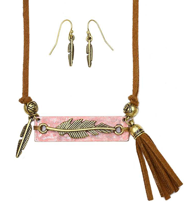 FEATHER AND LEATHERETTE TASSEL NECKLACE SET