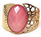 HAMMERED AND CUT OUT METAL AND ON CENTER OVAL FACET CUT GLASS HINGE BANGLE
