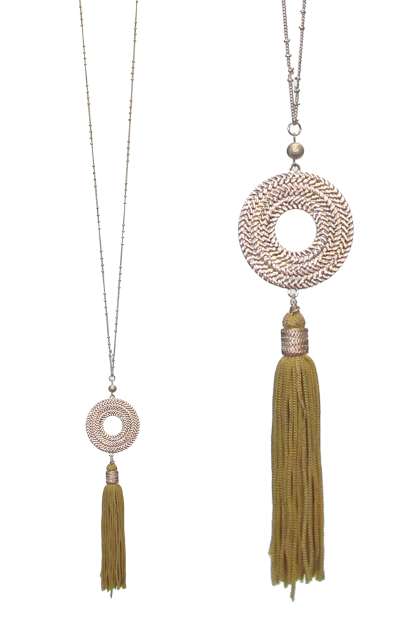 METAL CHAIN COIL HOOP AND TASSEL DROP LONG NECKLACE