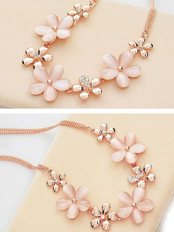 MULTI LINKED FLOWERS NECKLACE 