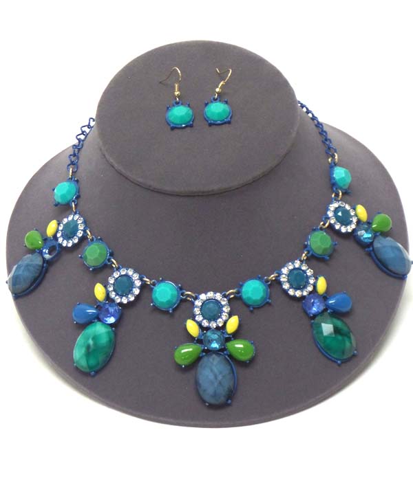 CRYSTAL AND FACET STONE MIX FLOWER LINK DROP NECKLACE EARRING SET
