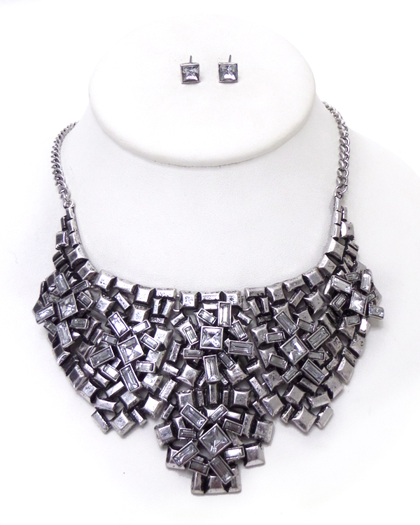 MULTI CRYSTAL AND METAL CHIP MIX BIB NECKLACE SET