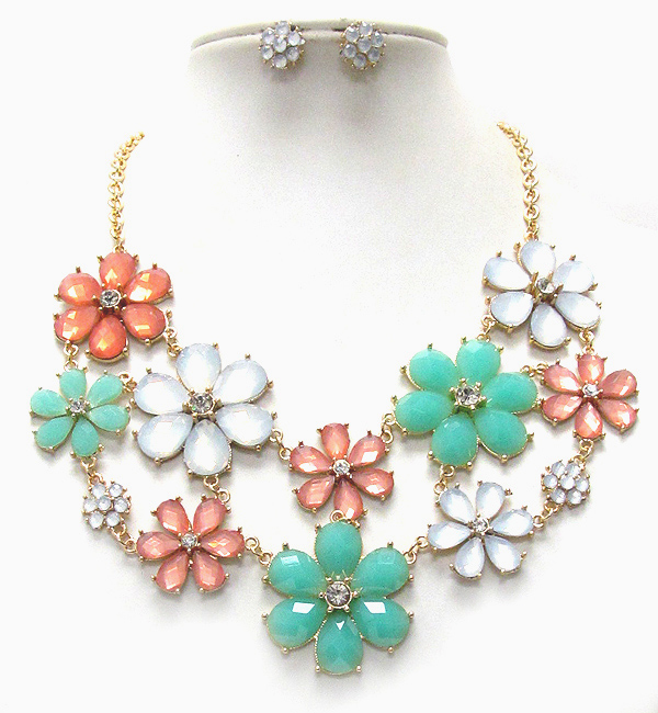 MULTI CRYSTAL AND FACET ACRYLIC STONE FLOWER LINK PARTY BIB NECKLACE EARRING SET