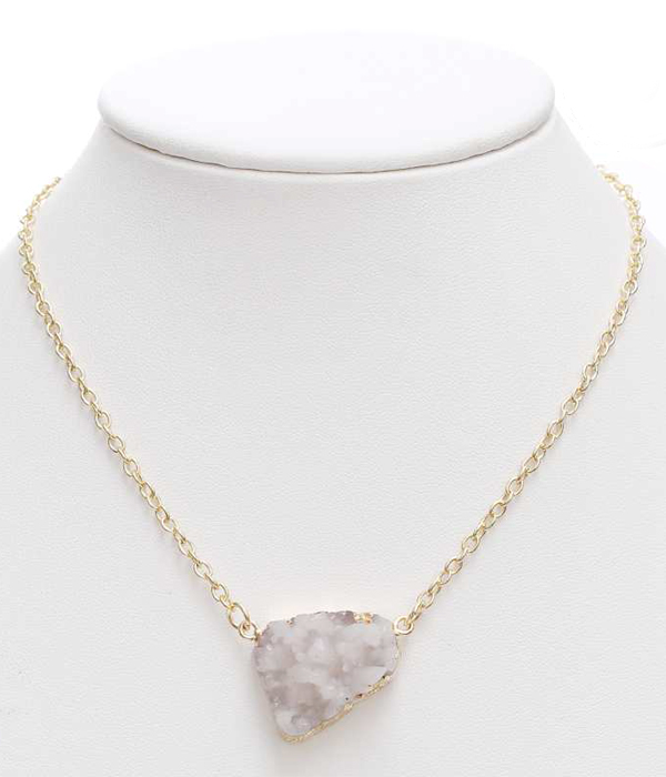 SIDE GOLD PLATED DRUZY PENDANT NECKLACE