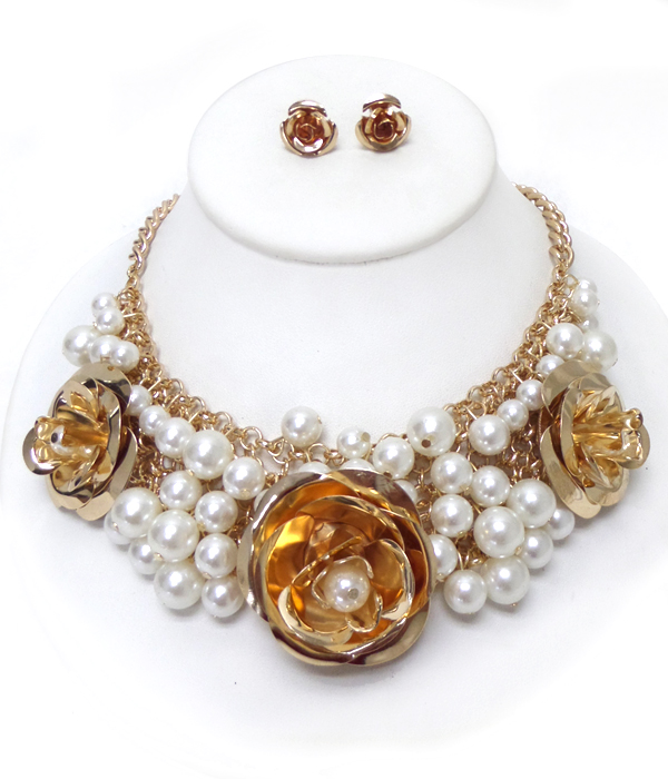 CHUNKY PEARL WITH METAL FLOWERS NECKLACE SET