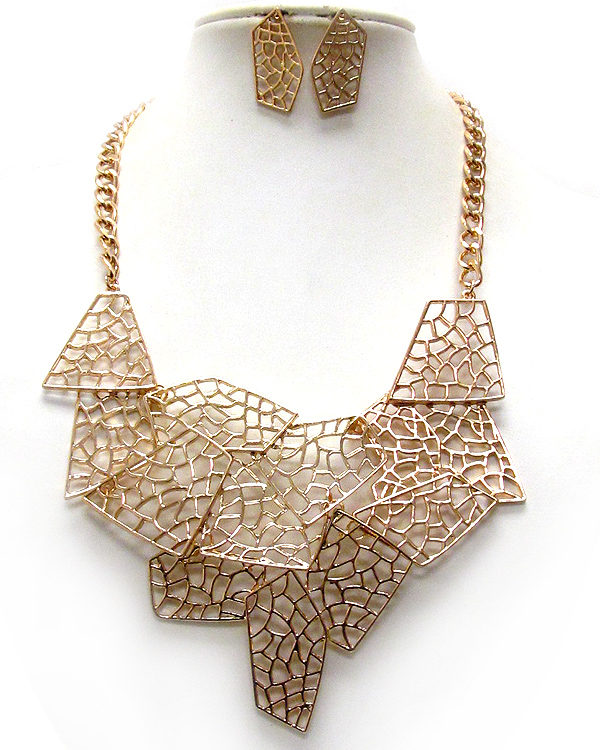 METAL FILIGREE ARCHITECTURAL DESIGN AND METAL CHAIN NECKLACE EARRING SET