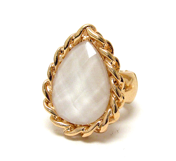 METAL TWIST CHAIN AND CENTER TEAR DROP GLASS STRETCH RING