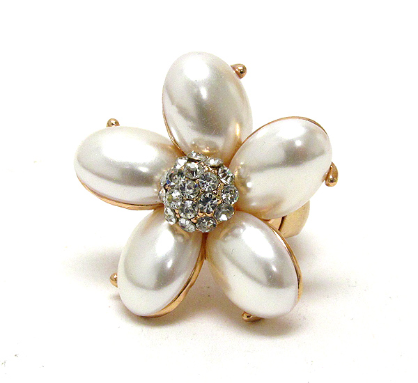 CRYSTAL CENTER AND PEARL PETAL FLOWER STRETCH RING