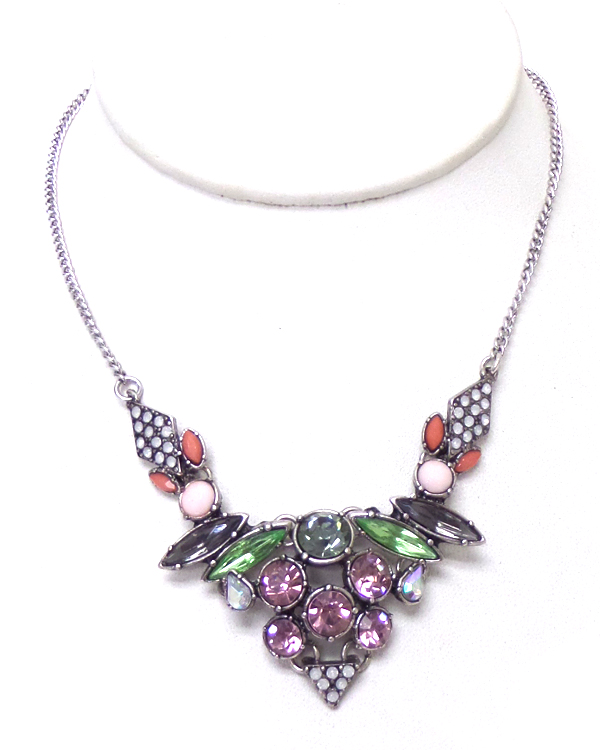 TRIANGLE PENDANT WITH MULTI CRYSTALS NECKLACE SET 