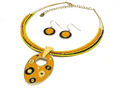 EPOXY METAL OVAL PENDANT AND MULTI SEED BEAD STRANDS NECKLACE AND EARRING SET