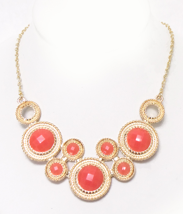 METAL MULTI SIZE LINKED CIRCLES NECKLACE