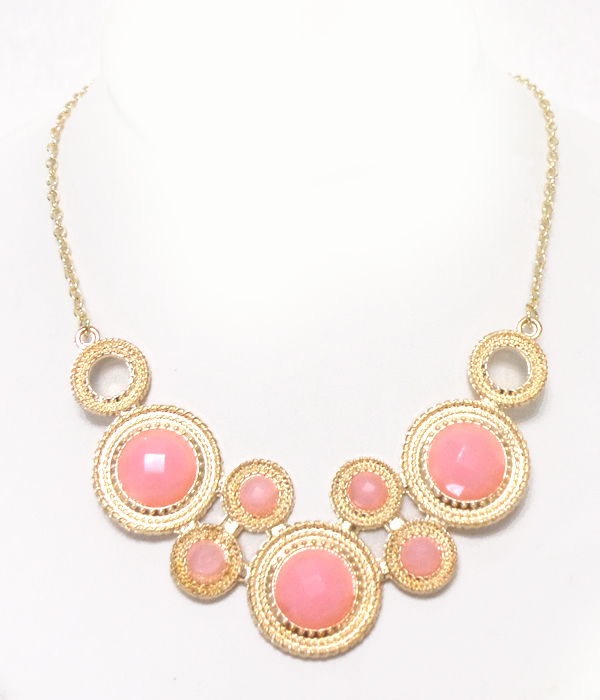 METAL MULTI SIZE LINKED CIRCLES NECKLACE 