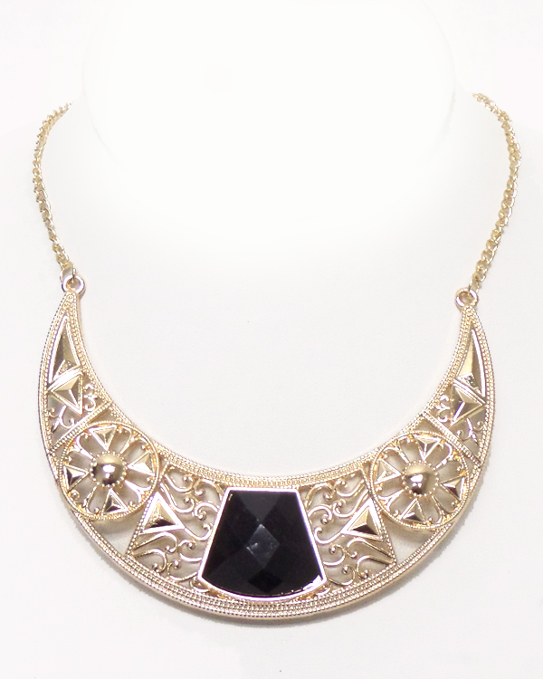 BIB STYLE METAL TEXTURE WITH STONE CENTER NECKLACE 