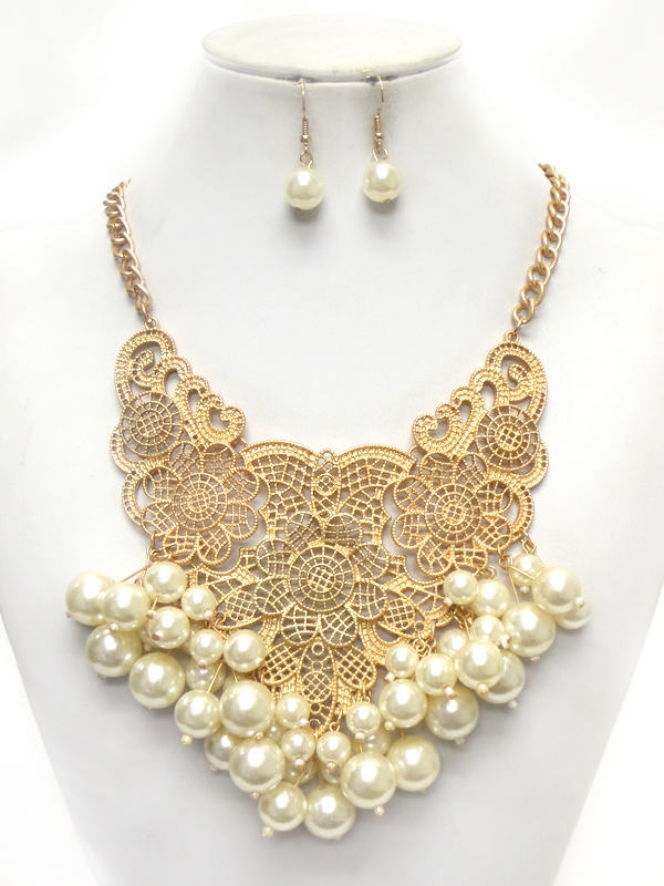 METAL FILIGREE AND MULTI PEARL DROP CHUNKY STATEMENT NECKLACE SET