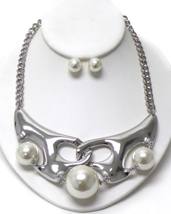 LIQUID METAL AND PEARL ACCENT STATEMENT NECKLACE EARRING SET