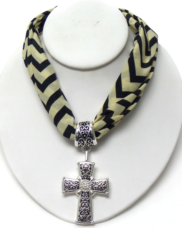 CRYSTAL AND METAL FILIGREE CROSS AND CHEVRON PATTERN SCARF NECKLACE