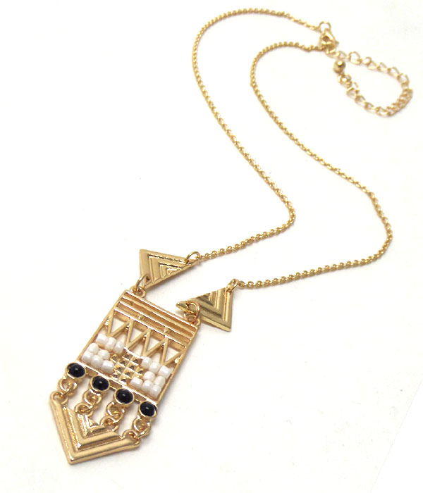 SEED BEAD AND METAL FILIGREE CHEVRON PATTERN PENDANT NECKLACE