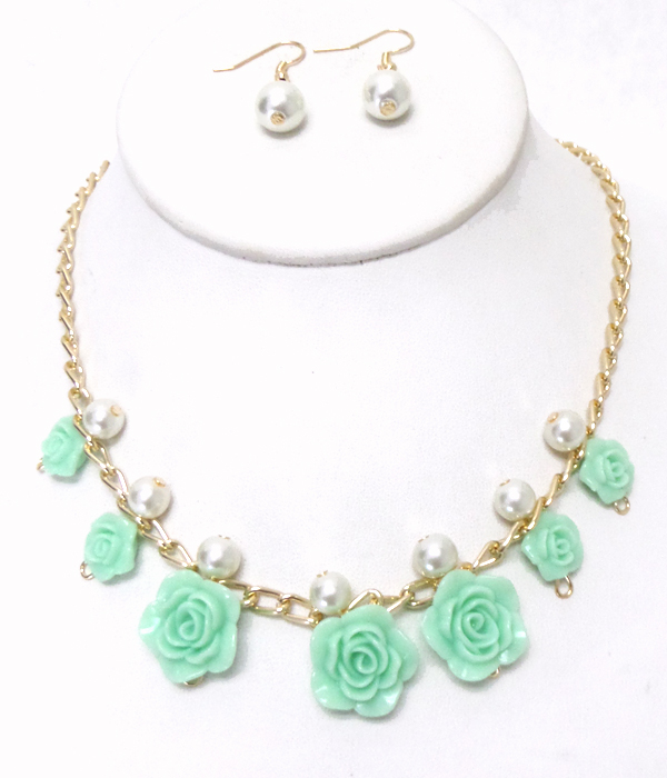 ACRYLIC ROSES WITH PEARL DROP METAL CHAIN NECKLACE 