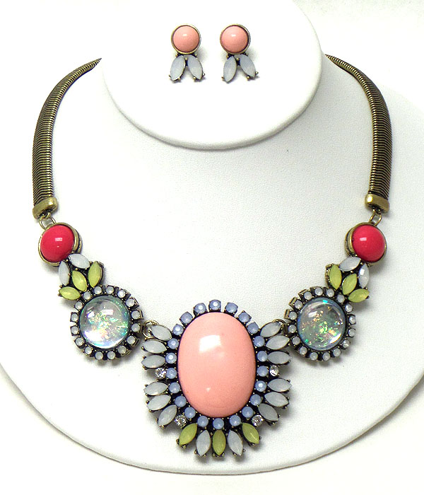 MULTI CRYSTAL AND FACET GLASS DECO AND THICK FLAT SNAKE CHAIN BOUTIQUE STYLE NECKLACE EARRING SET