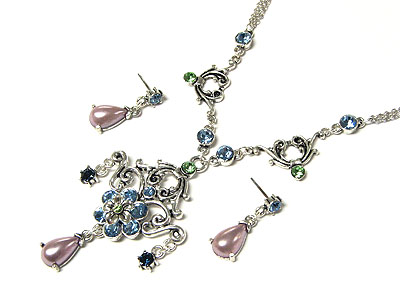 CRYSTAL FLOWER AND TEAR DROP PEARL NECKLACE AND EARRING SET