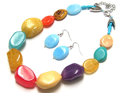 LARGE GENUINE STONE COOL BEADS NECKLACEAND EARRING SET