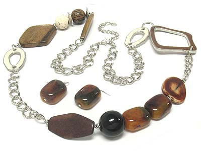 WOOD AMBER AND METAL HARMONY LARGE CHAIN LONG NECKLACE AND EARRING SET