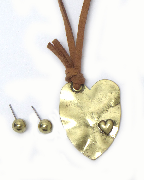 METAL TEXTURED HEART WITH SUEDE NECKLACE SET