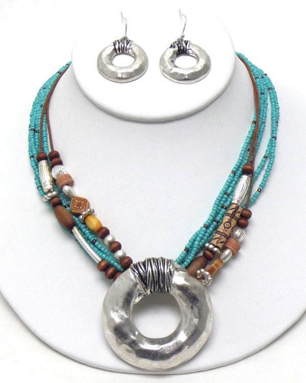 HAMMERED RING AND MULTI BEADS CHAIN MIX NECKLACE EARRING SET