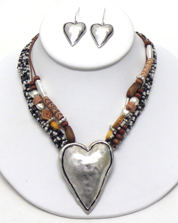HAMMERED HEART AND MULTI BEADS CHAIN MIX NECKLACE EARRING SET