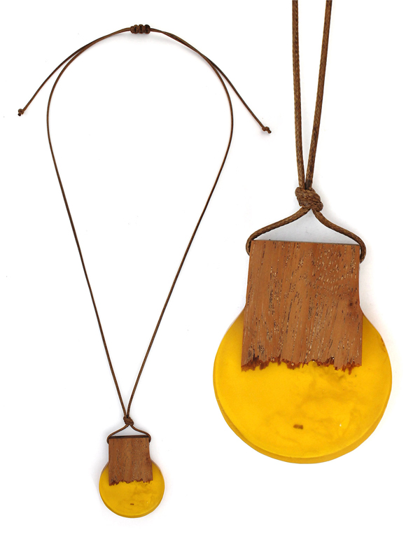 WOOD AND RESIN DISC PENDANT PULL TIE CORD NECKLACE