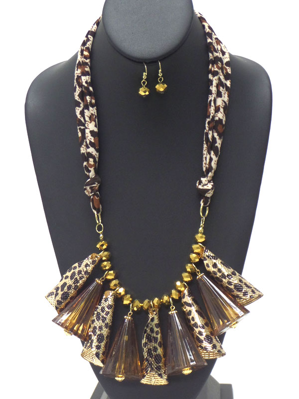 LEOPARD PATTERN FABRIC DROP FASHION ACRYL TRIANGLE BARS AND BEND DISK LEOPARD METAL PRINT AND CRYSTAL GLASS NECKLACE EARRING SET