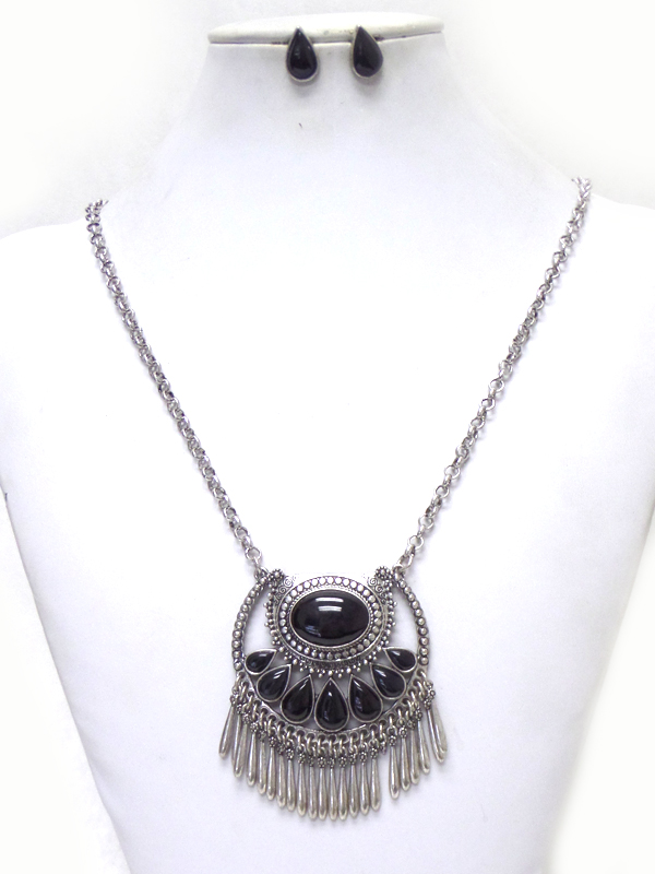 BURNISH SILVER FLOWER WITH CRYSTAL DROP NECKLACE SET