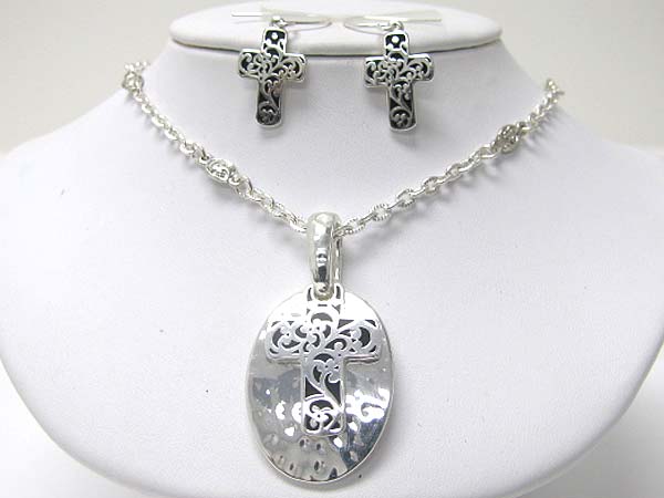 TEXTURED METAL CROSS ENGRAVED OVAL PENDANT CHAIN NECKLACE EARRING SET