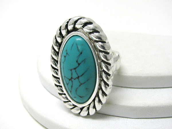 OVAL TURQUOISE AND PATTERNED METAL STRETCH RING