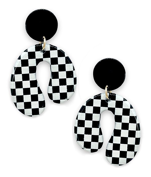 BLACK AND WHITE CHECKERED PATTERN EARRING
