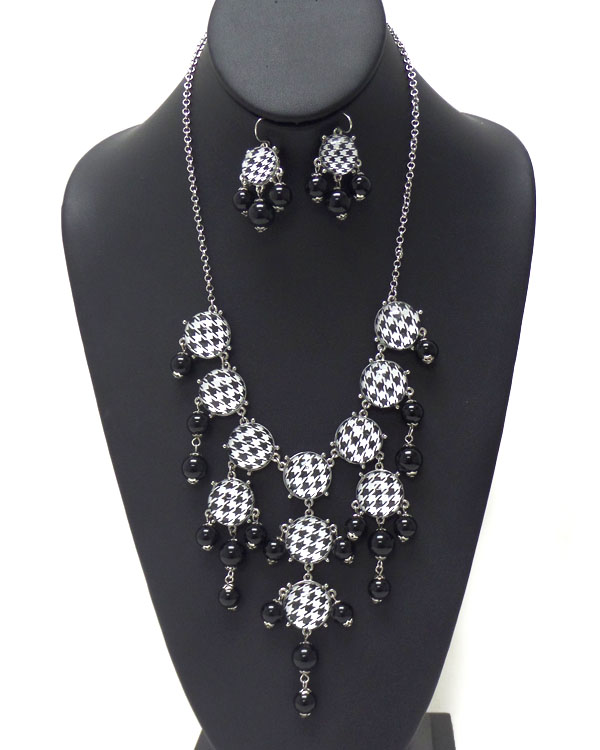 HOUNDSTOOTH PATTERN BUBBLE NECKLACE EARRING SET