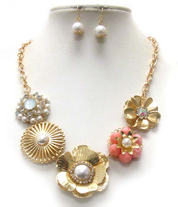 CRYSTAL AND PEARL DECO MULTI FLOWER LINK NECKLACE EARRING SET