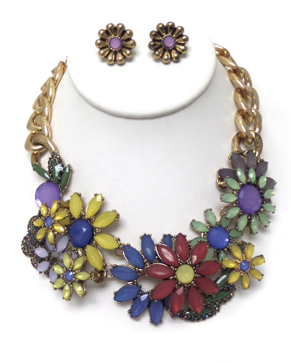THICK BOLD CHAIN WITH MULTI CRYSTAL FLOWERS NECKLACE SET