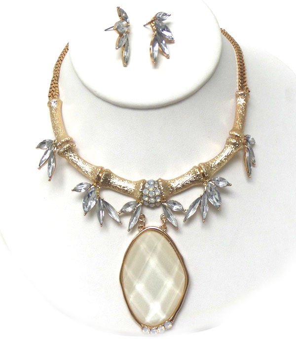 METAL BAMBOO PATTERN AND GLASS STONE LEAF WITH OVAL GLASS PENDANT NECKLACE EARRING SET