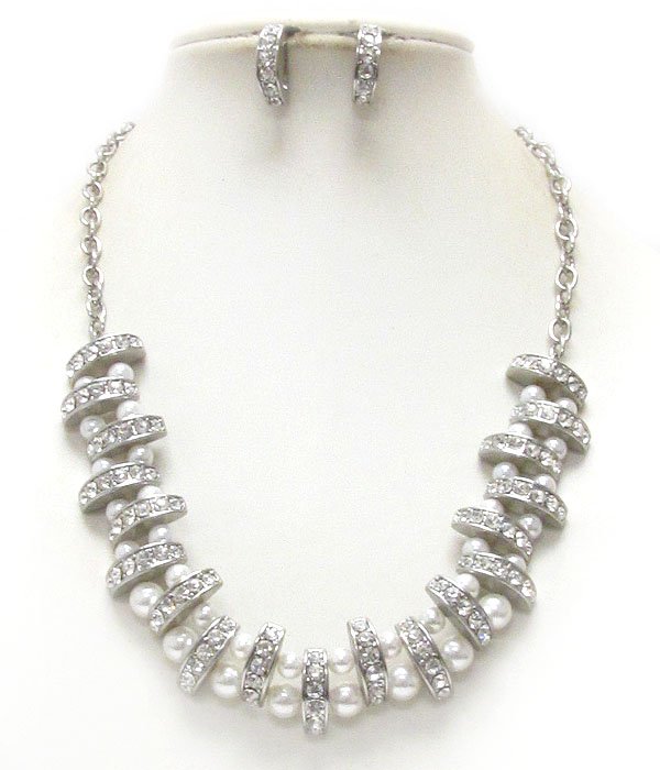 MULTI CRYSTAL AND PEARL DECO LINK NECKLACE EARRING SET