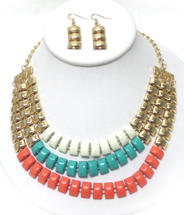 3 LAYERED AND COLOR PRINT METAL CHAIN NECKLACE EARRING SET