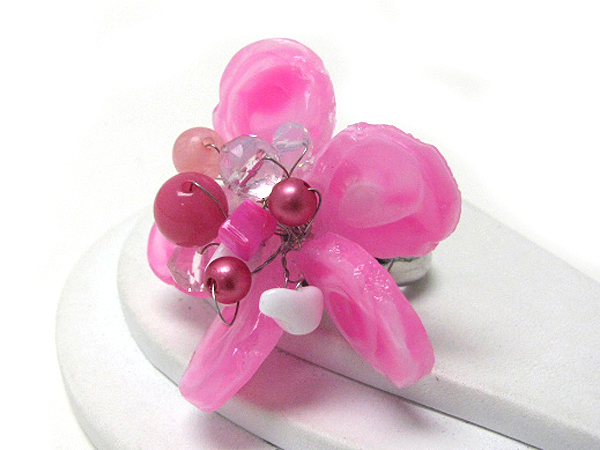 MULTI BEADS AND RESIN PETAL FLOWER STRETCH RING