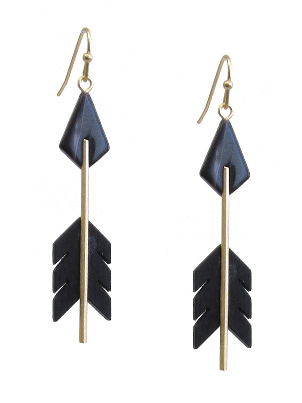 ACETATE AND WOOD ARROW EARRING