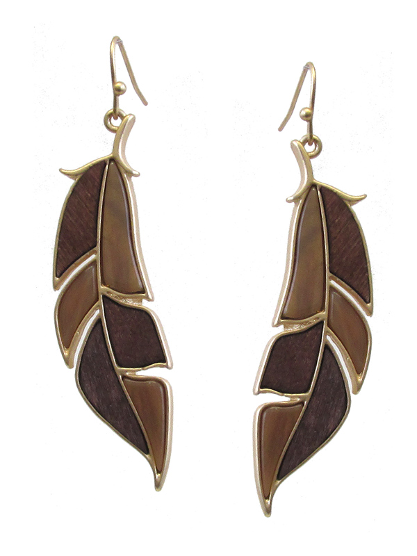 ACETATE AND WOOD FEATHER EARRING
