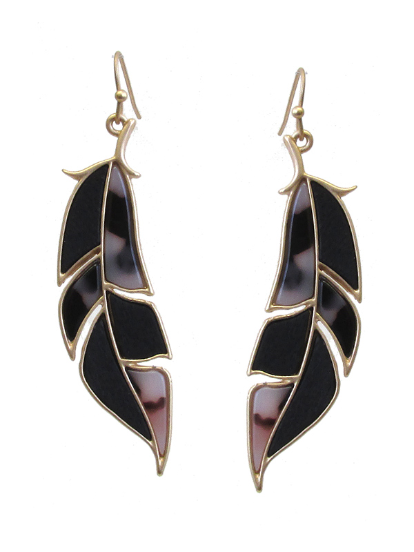 ACETATE AND WOOD FEATHER EARRING