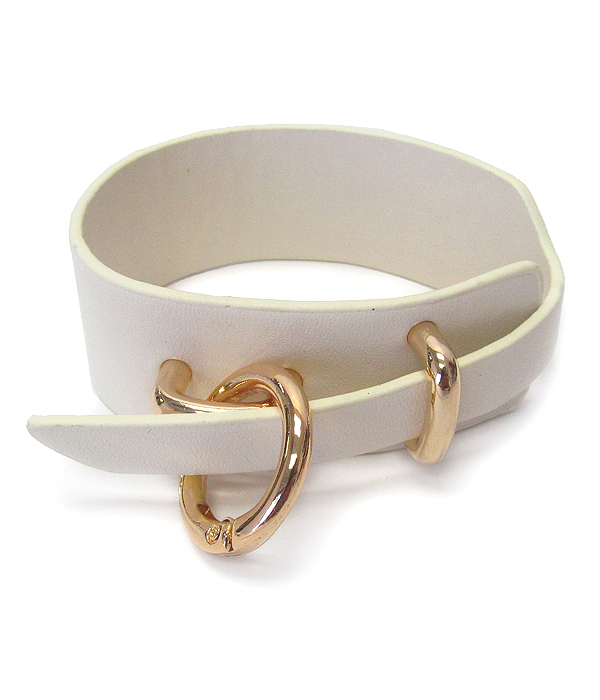 FAUX LEATHER AND METAL RING BRACELET