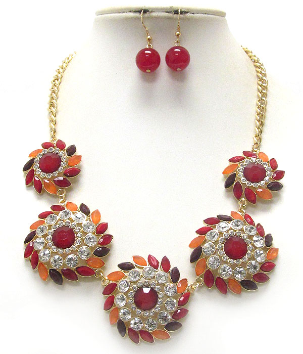 MULTI CRYSTAL AND ACRYLIC FLOWER LINK NECKLACE EARRING SET