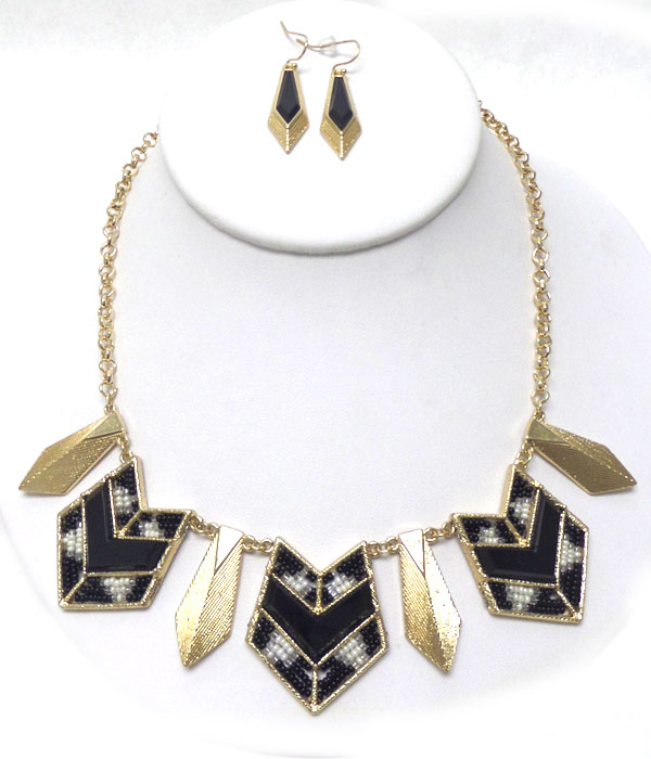 TRIBAL STYLE WITH SEED AND METAL SHAPES NECKLACE SET